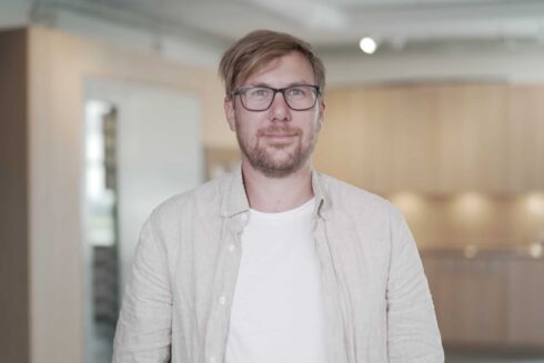 Patrik-Mandorsson-Försälj.-Kök_Bad-scaled-490x327.jpg__PID:53d60498-49fd-4197-8278-6a147e6faaa0