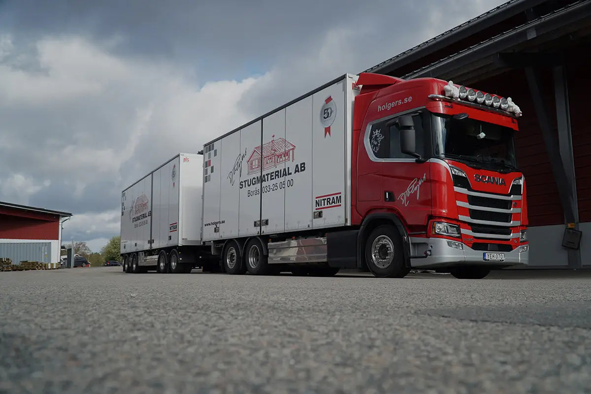 Transport dark kopiera.webp__PID:9e2c5c08-2d48-4cb1-b262-dfe7a7c896e3